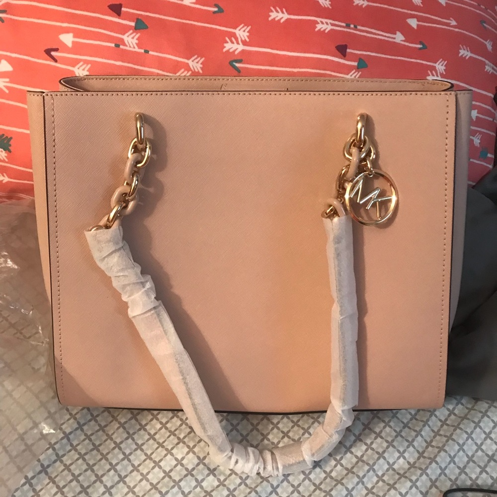 Micheal Kors purse